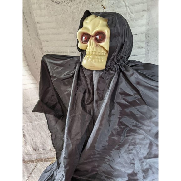 Gemmy shaking skeleton light up vintage hanging sc - Picture 1 of 8